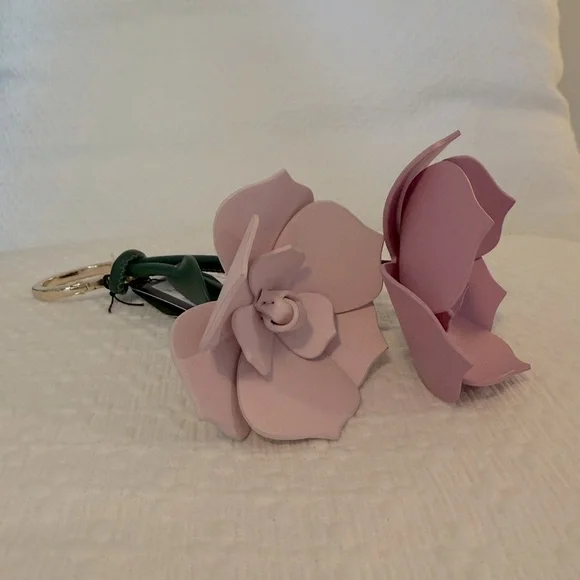 Kate Spade Flower Keyfob - Picture 4 of 12
